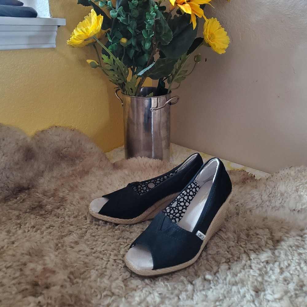 Toms wedges